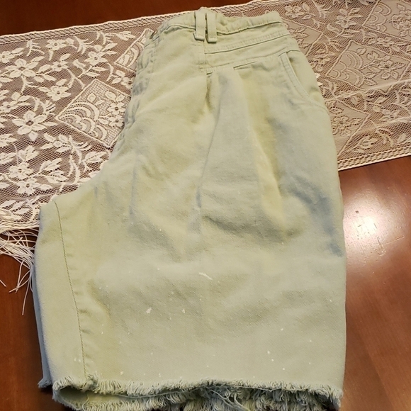 VINTAGE High Waist Pleated Cutoff Distress Shorts - Picture 12 of 12
